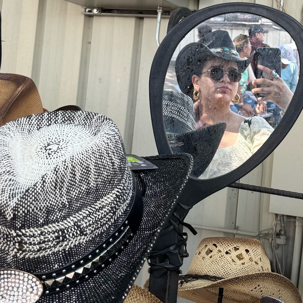 Meet your Posher, Salma